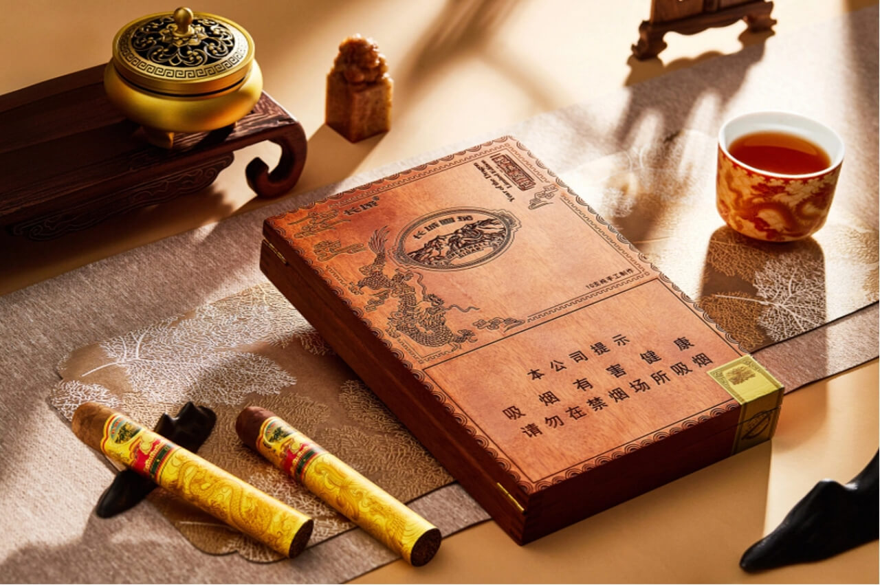 Hộp đựng xì gà khắc